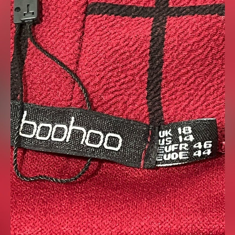 Boohoo red and black windowpane duster size 18 EUC lightweight - Picture 6 of 13